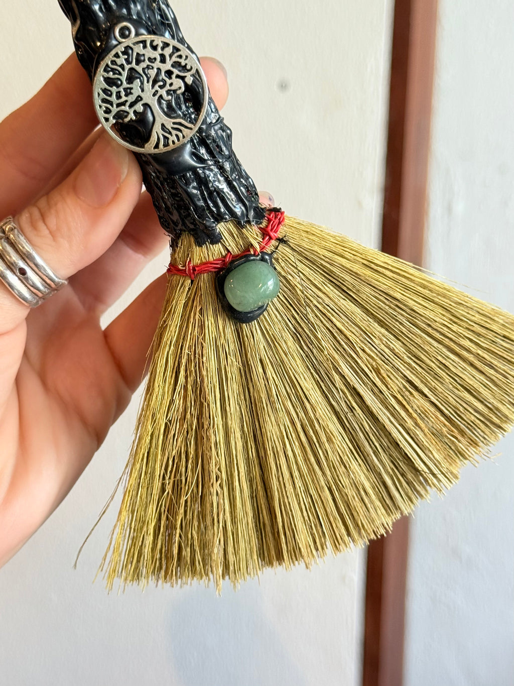 Escoba de Bruja con Aventurina Verde y Árbol de la Vida / Green Aventurine Witch Broom with Tree of Life