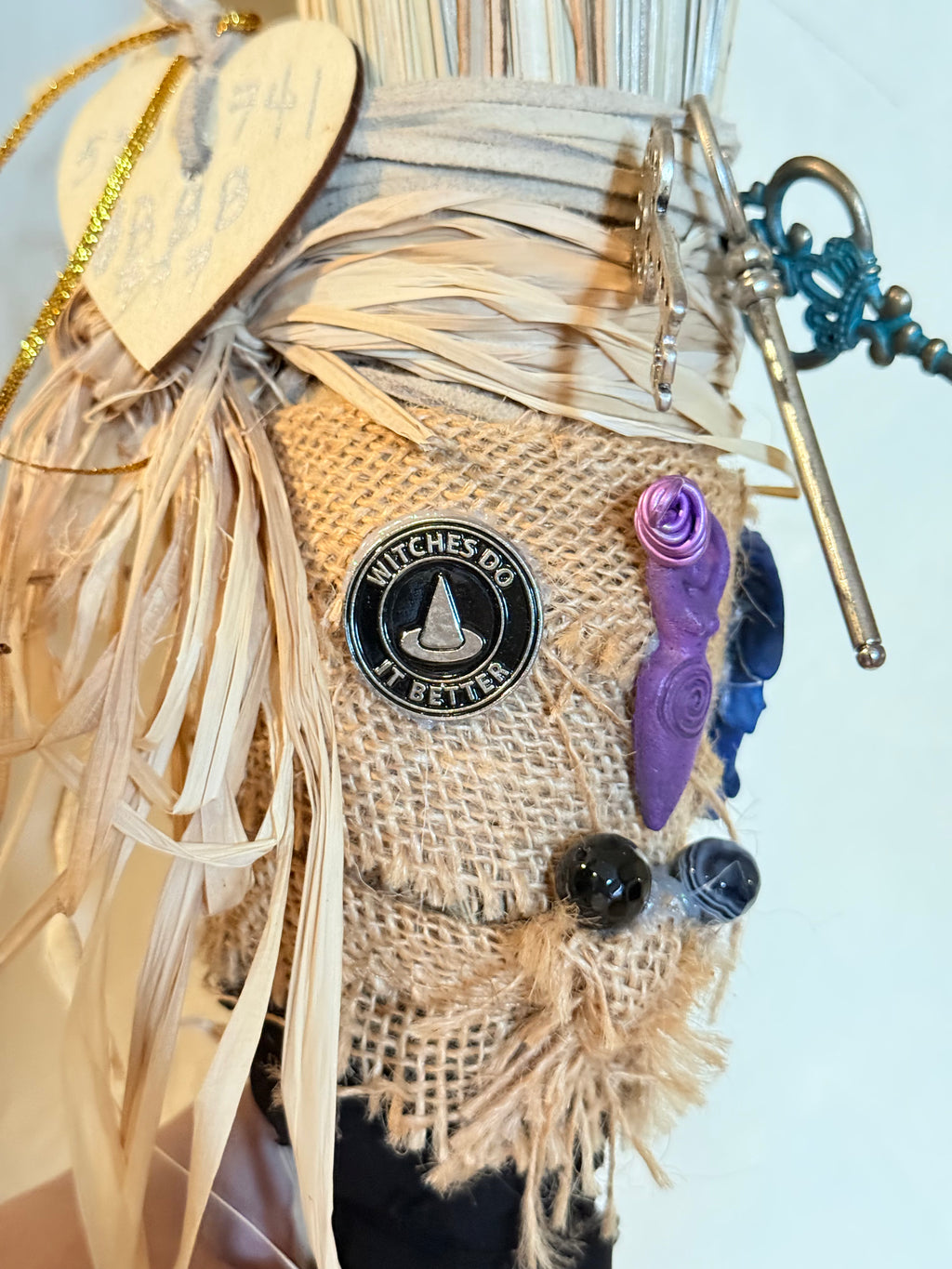 Escoba Ritual Artesanal de la Bruja de los secretos Handcrafted Witch’s Secret Keeper Ritual Broom (consagrada)