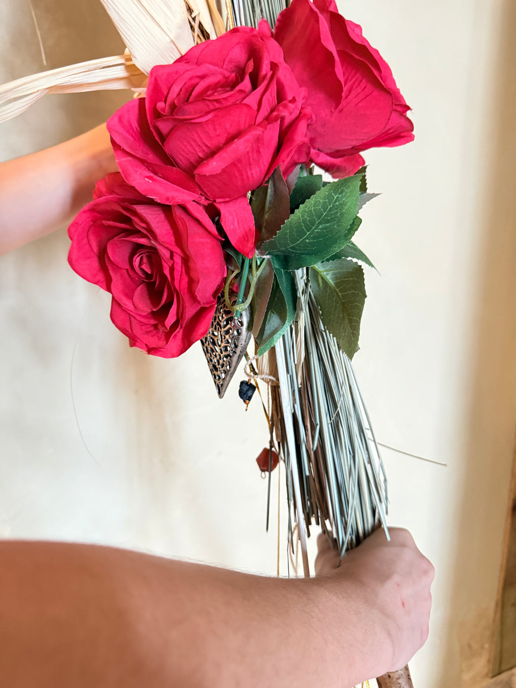 Escoba Ritual Consagrada de Guayabo – La Rosa Encantada  Consecrated Guava Wood Ritual Broom – The Enchanted Rose