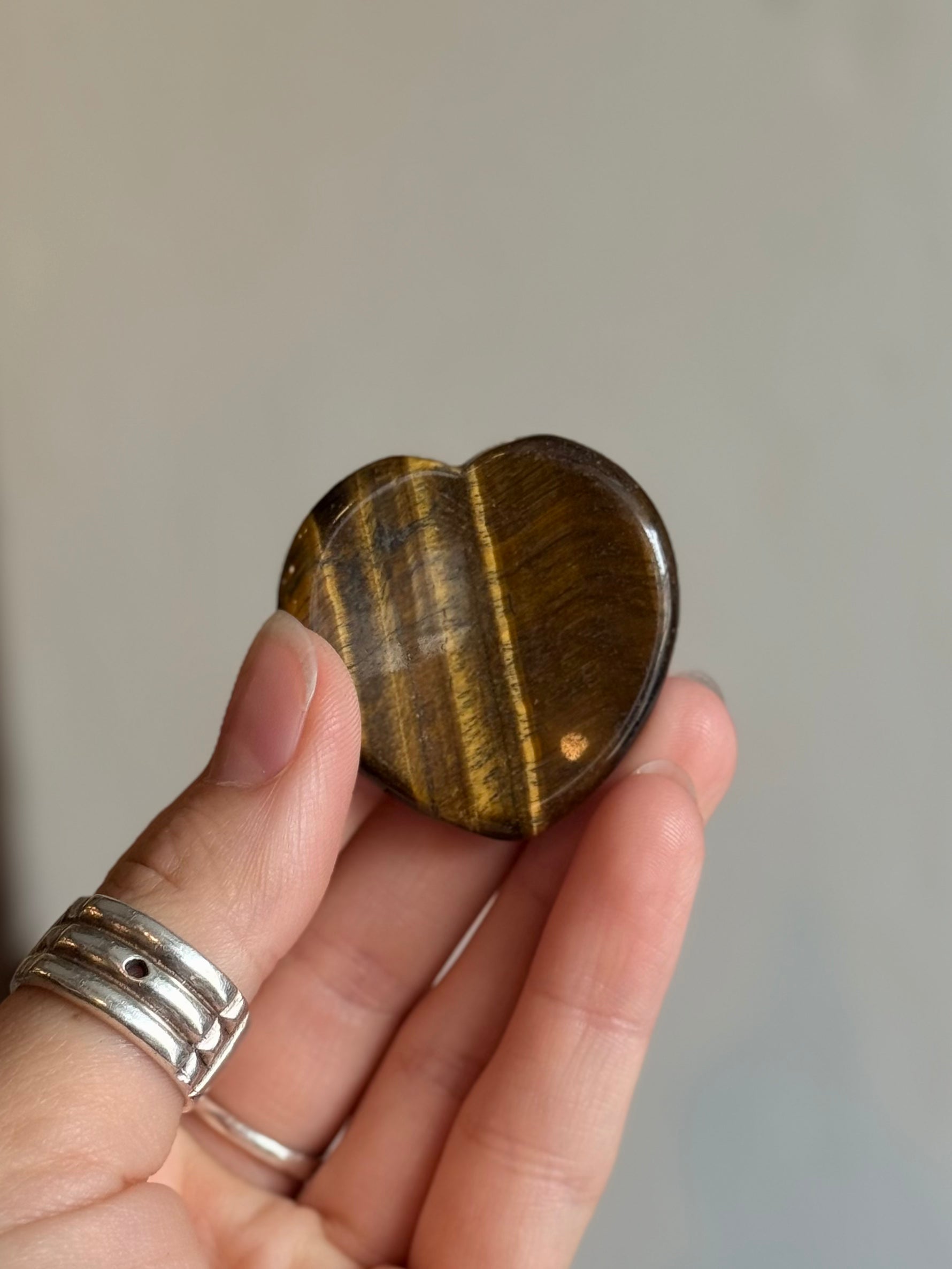 Worry Stone Ojo de Tigre Corazón / Tiger Eye Heart Worry Stone
