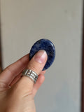 Worry Stone de Sodalita Ovalada / Oval Sodalite Worry Stone