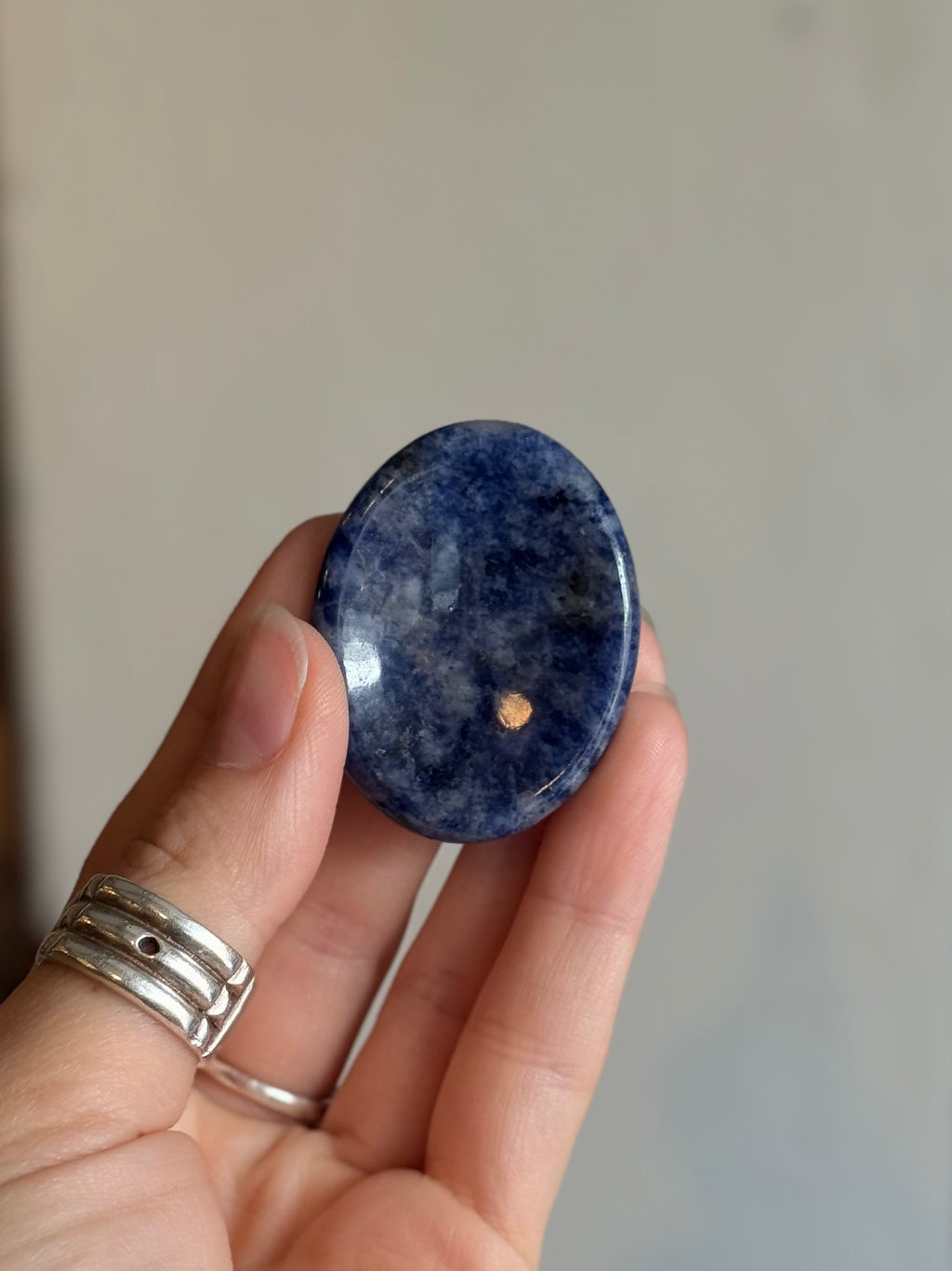 Worry Stone de Sodalita Ovalada / Oval Sodalite Worry Stone