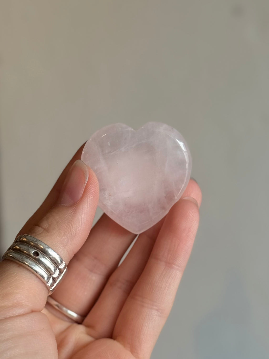 Worry Stone de Cuarzo Rosado Corazón / Rose Quartz Heart Worry Stone