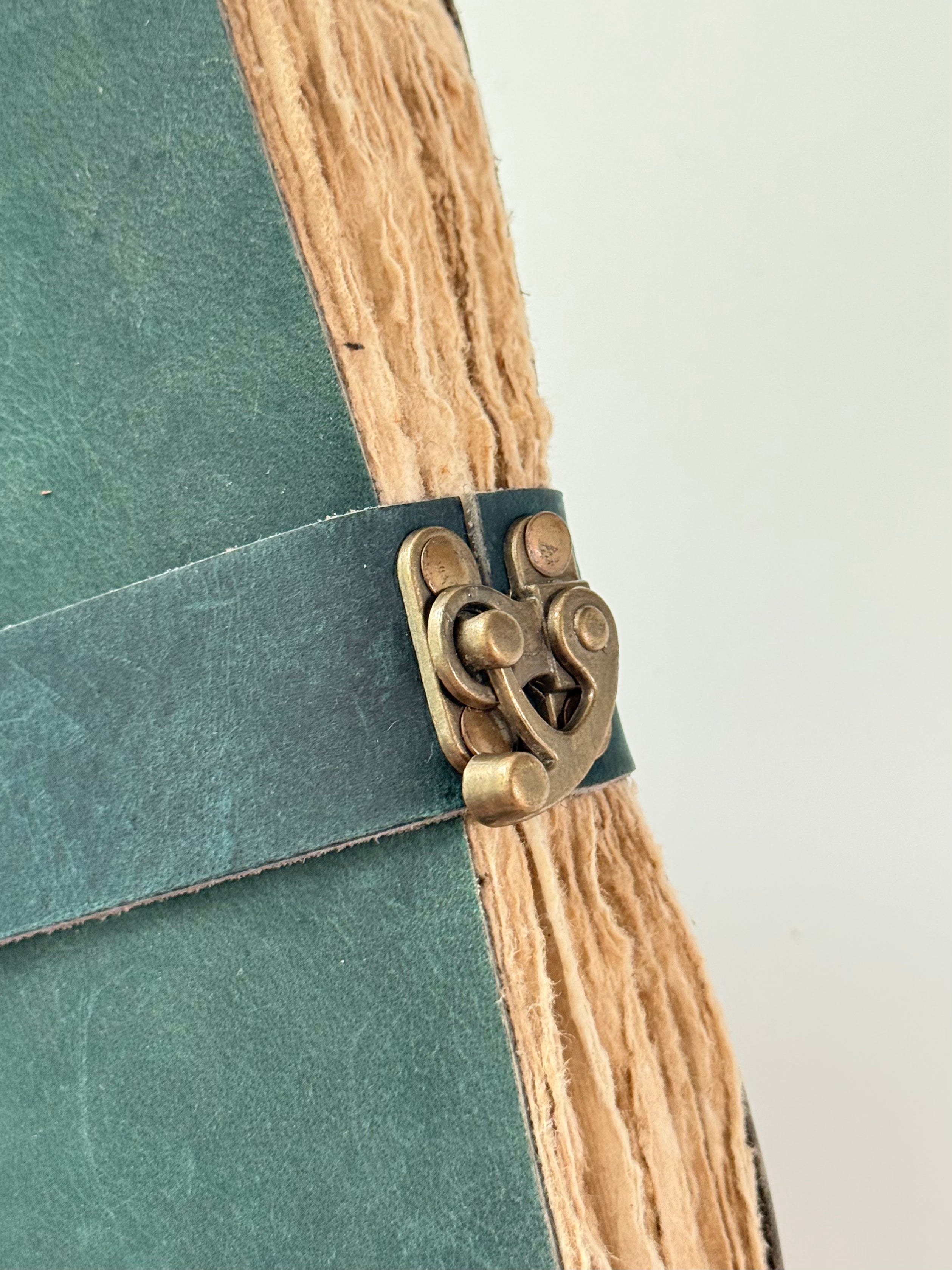 Grimorio Artesanal Verde / Green Handcrafted Grimoire