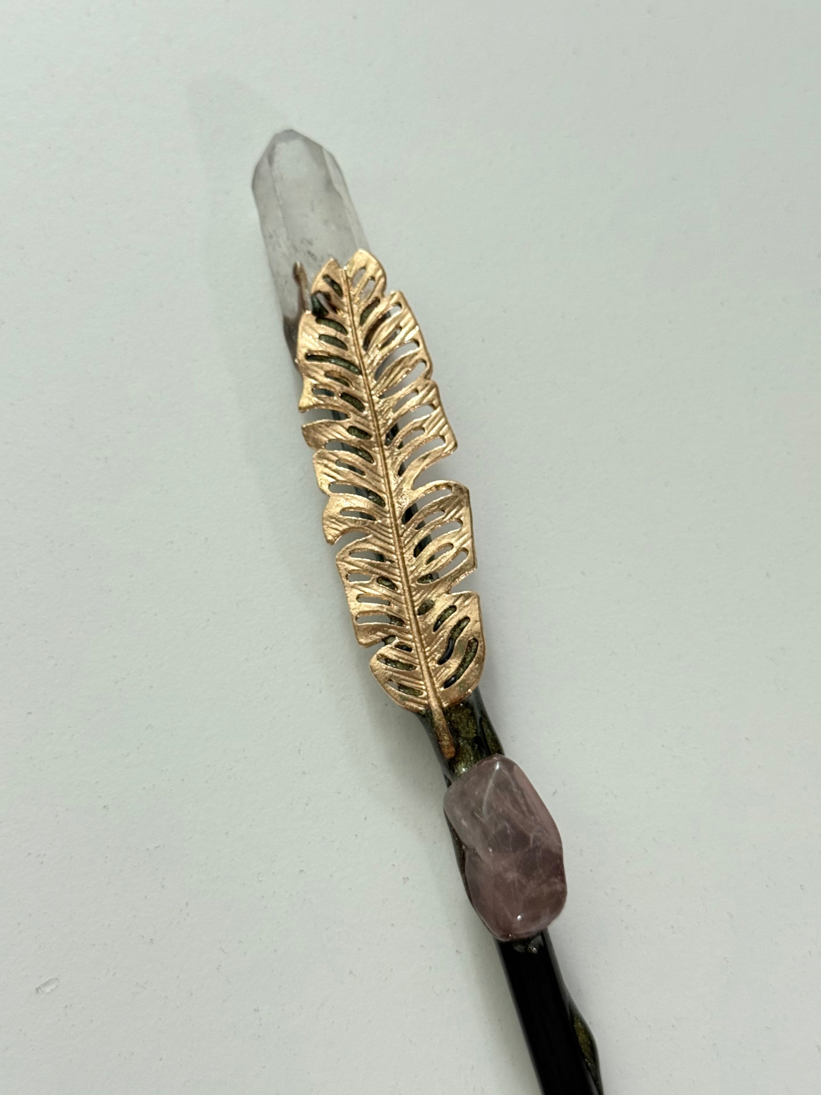 Varita de Cuarzo Cristal con Pluma | Clear Quartz Feather Wand