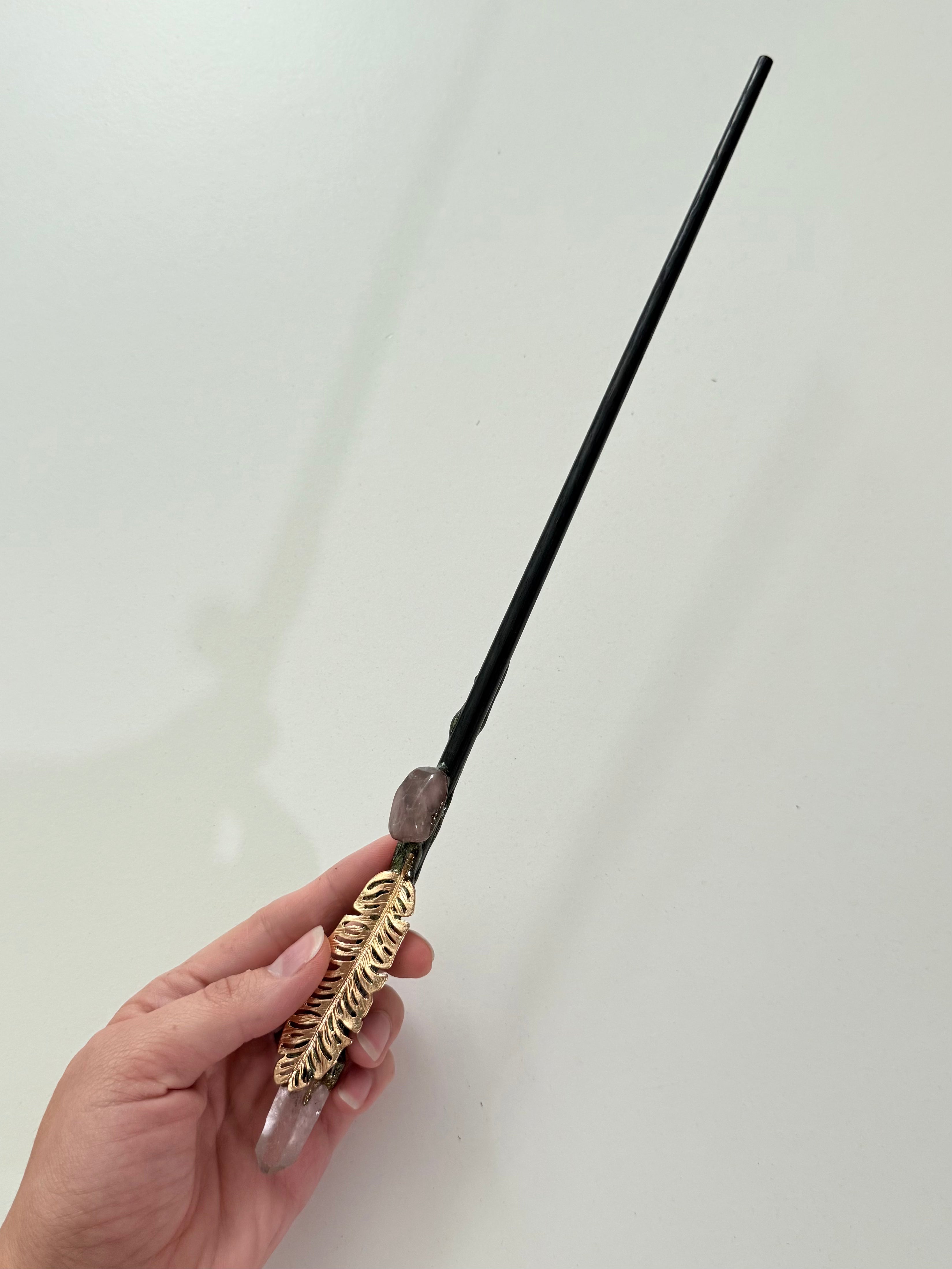 Varita de Cuarzo Cristal con Pluma | Clear Quartz Feather Wand