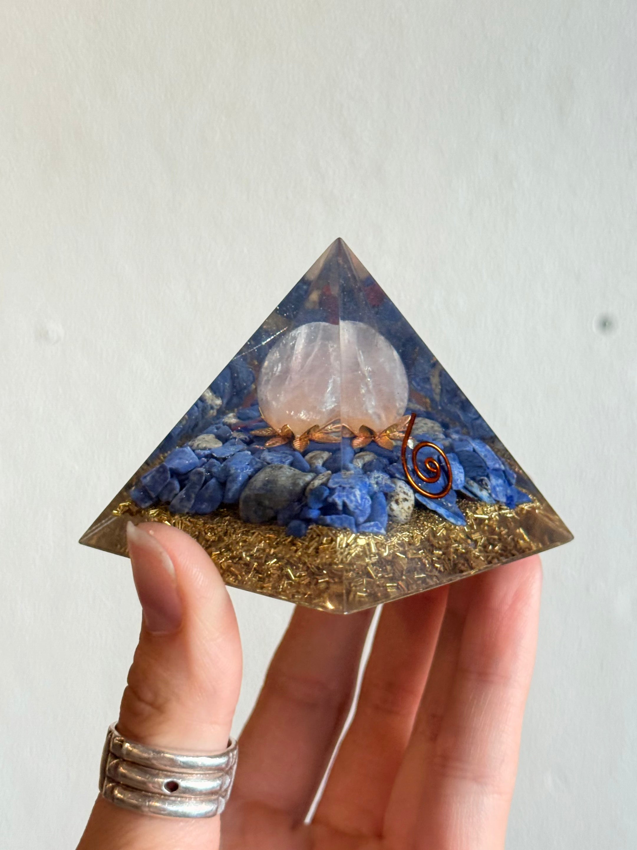 Orgonita de Lapis Lazuli / Lapis Lazuli Orgonite Pyramid