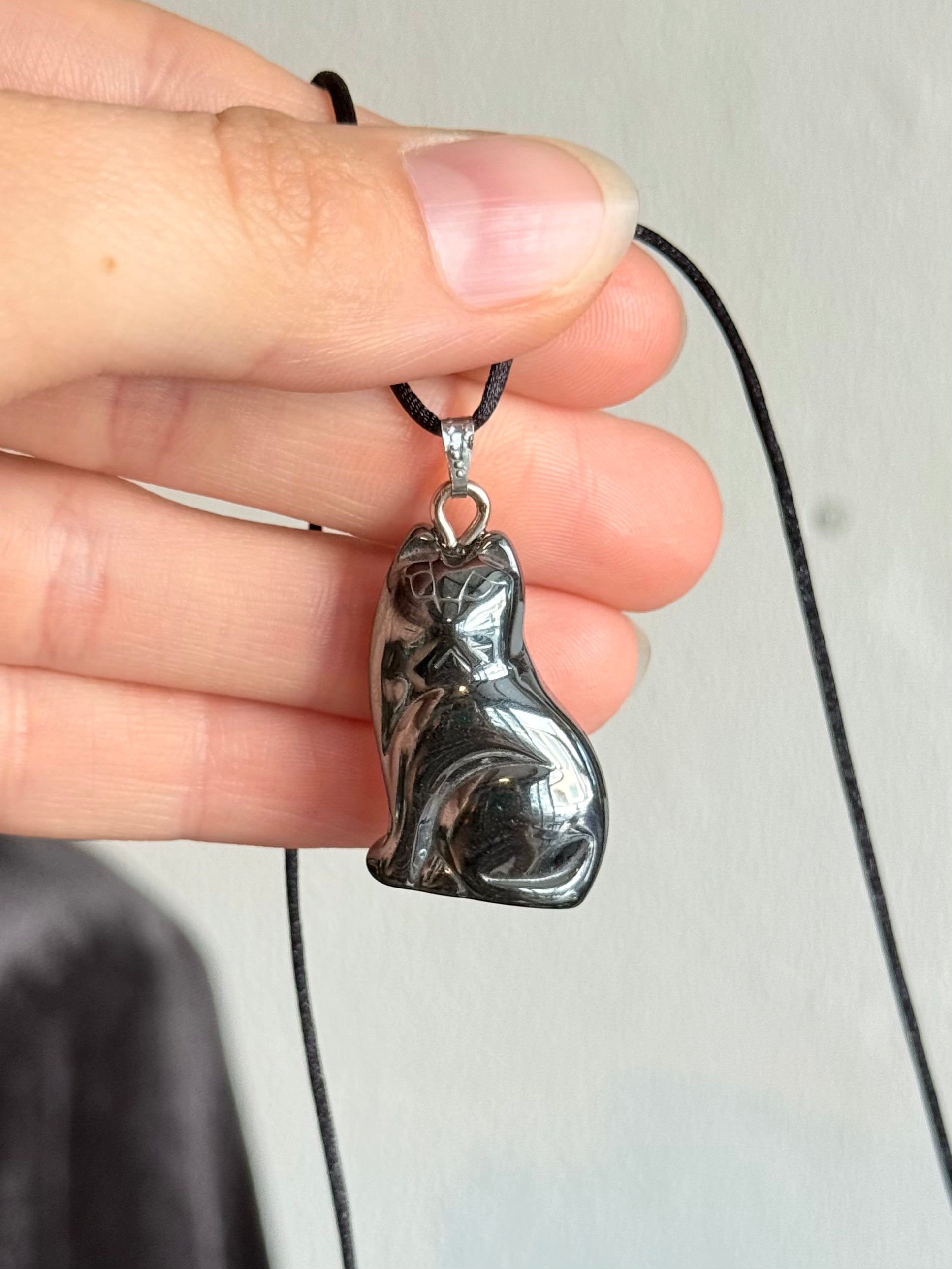 Colgante de Gatito de Hematita / Hematite Cat Pendant