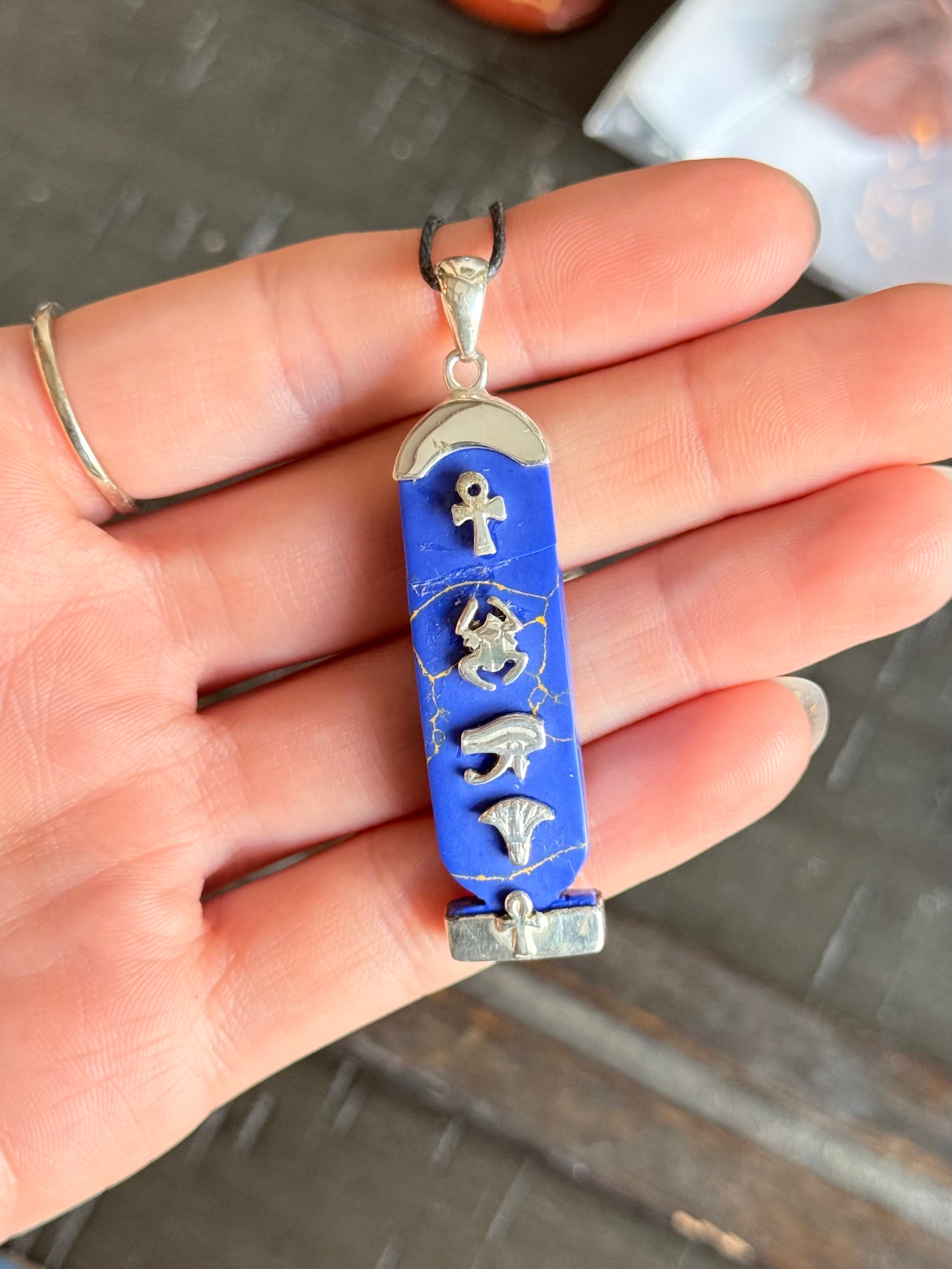 Lapis Lazuli Egyptian Cartouche Pendant / Colgante Cartucho Egipcio de Lapislázuli Reconstituido