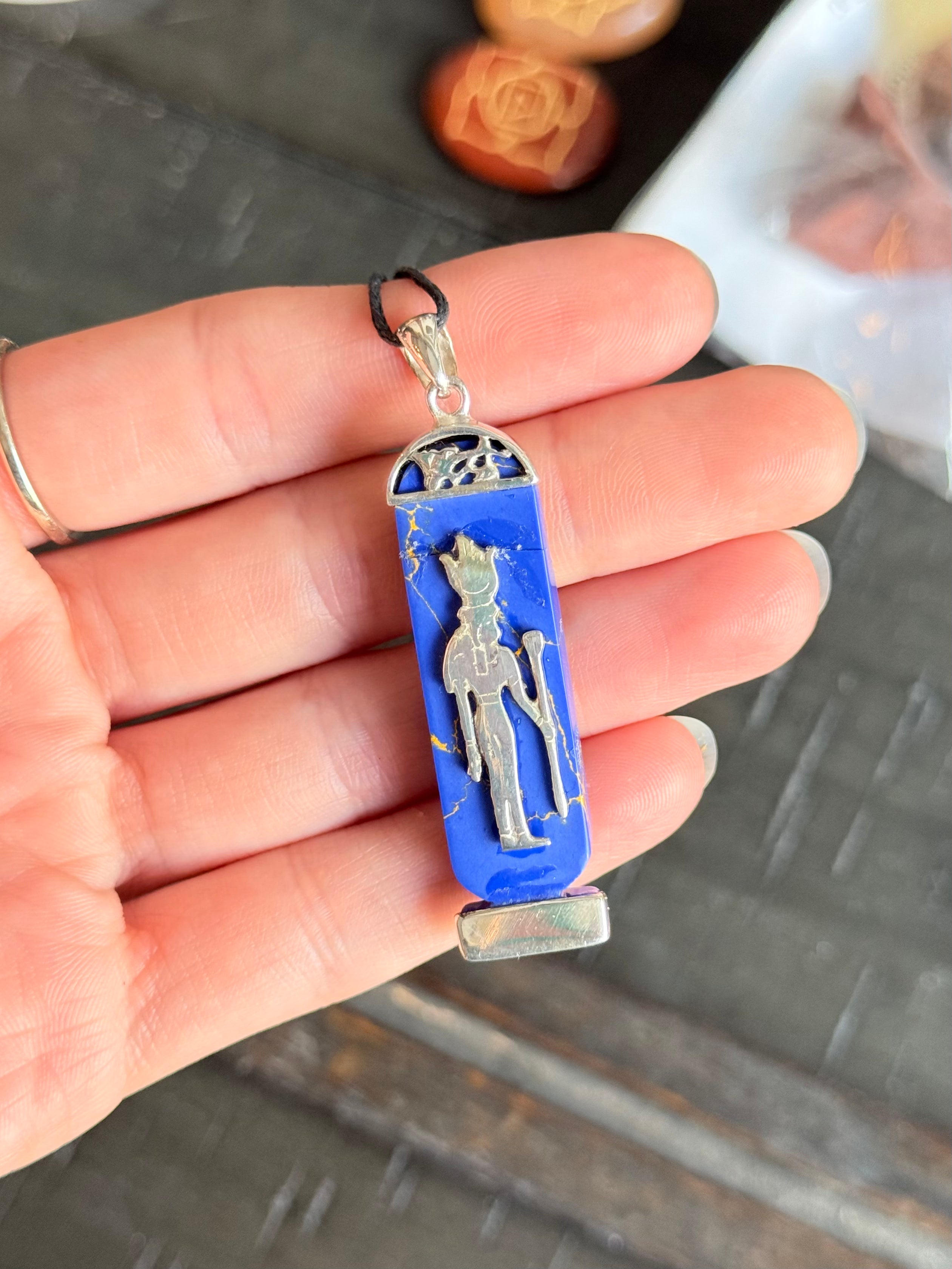 Lapis Lazuli Egyptian Cartouche Pendant / Colgante Cartucho Egipcio de Lapislázuli Reconstituido