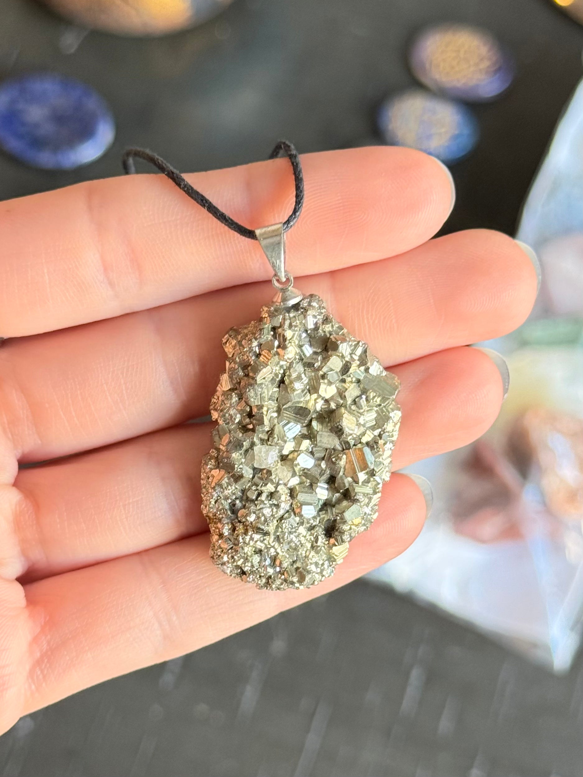 Raw Pyrite Pendant / Colgante de Pirita Natural en Bruto