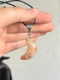 Sunstone Moon Pendant / Colgante Luna de Piedra del Sol