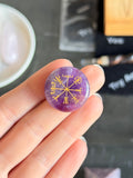 Vegvísir Amethyst Palm Stone / Piedra de Amatista con Vegvísir