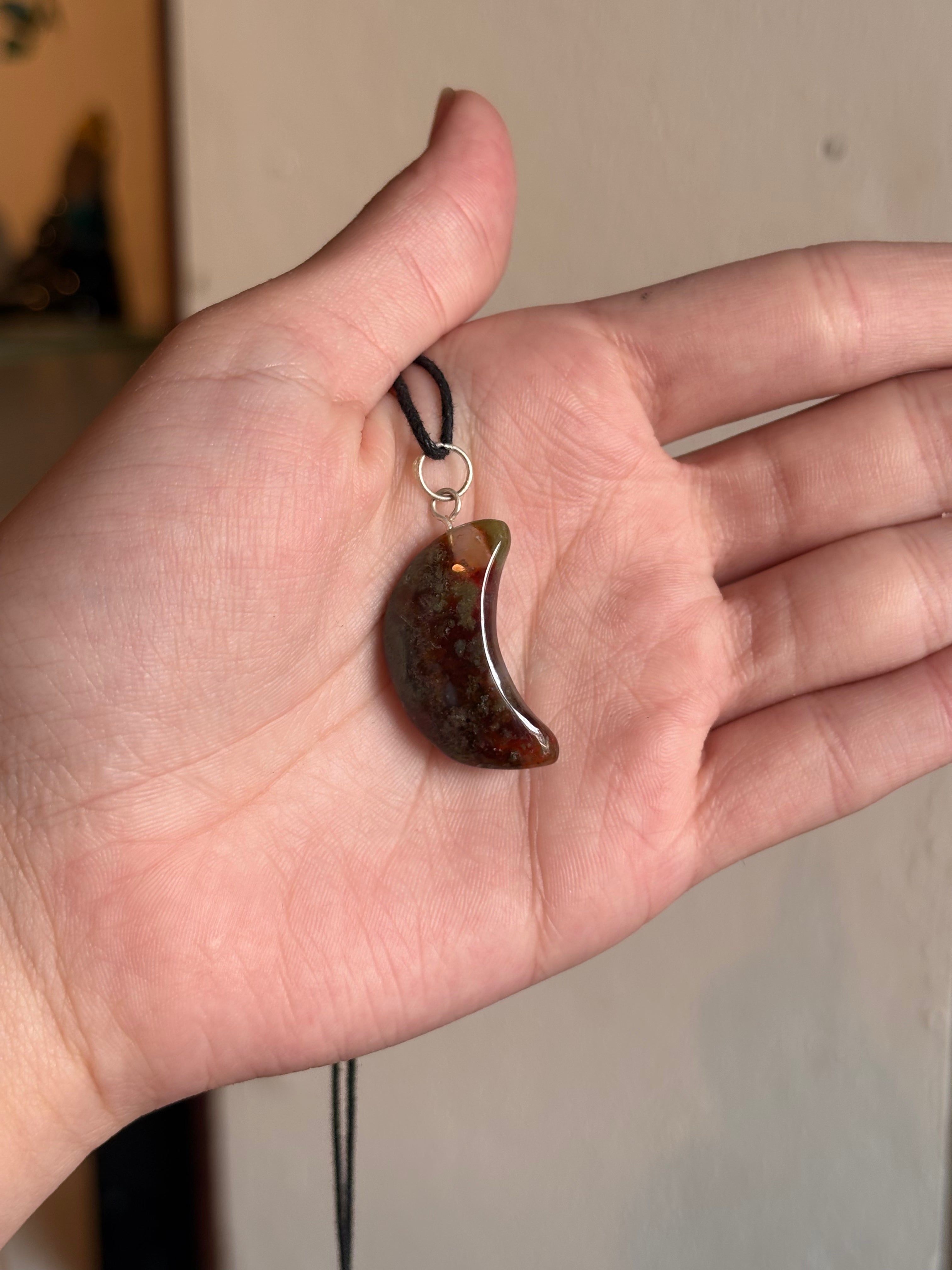 Colgante / Pendiente Media Luna de Obsidiana / Obsidian Crescent Moon Pendant