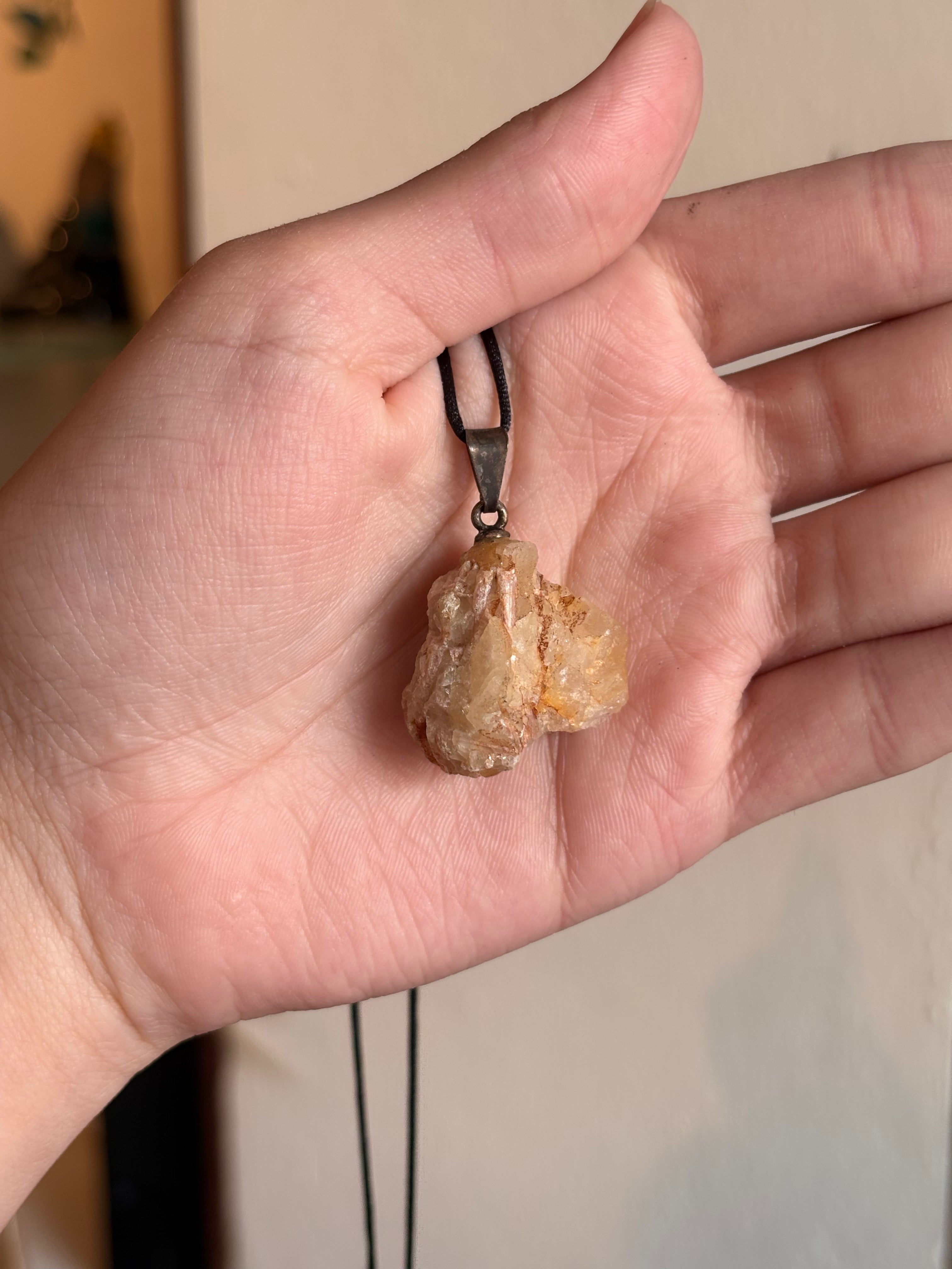 Colgante / Pendiente de Turmalina Rosa en Cuarzo en Bruto / Raw Pink Tourmaline in Quartz Pendant