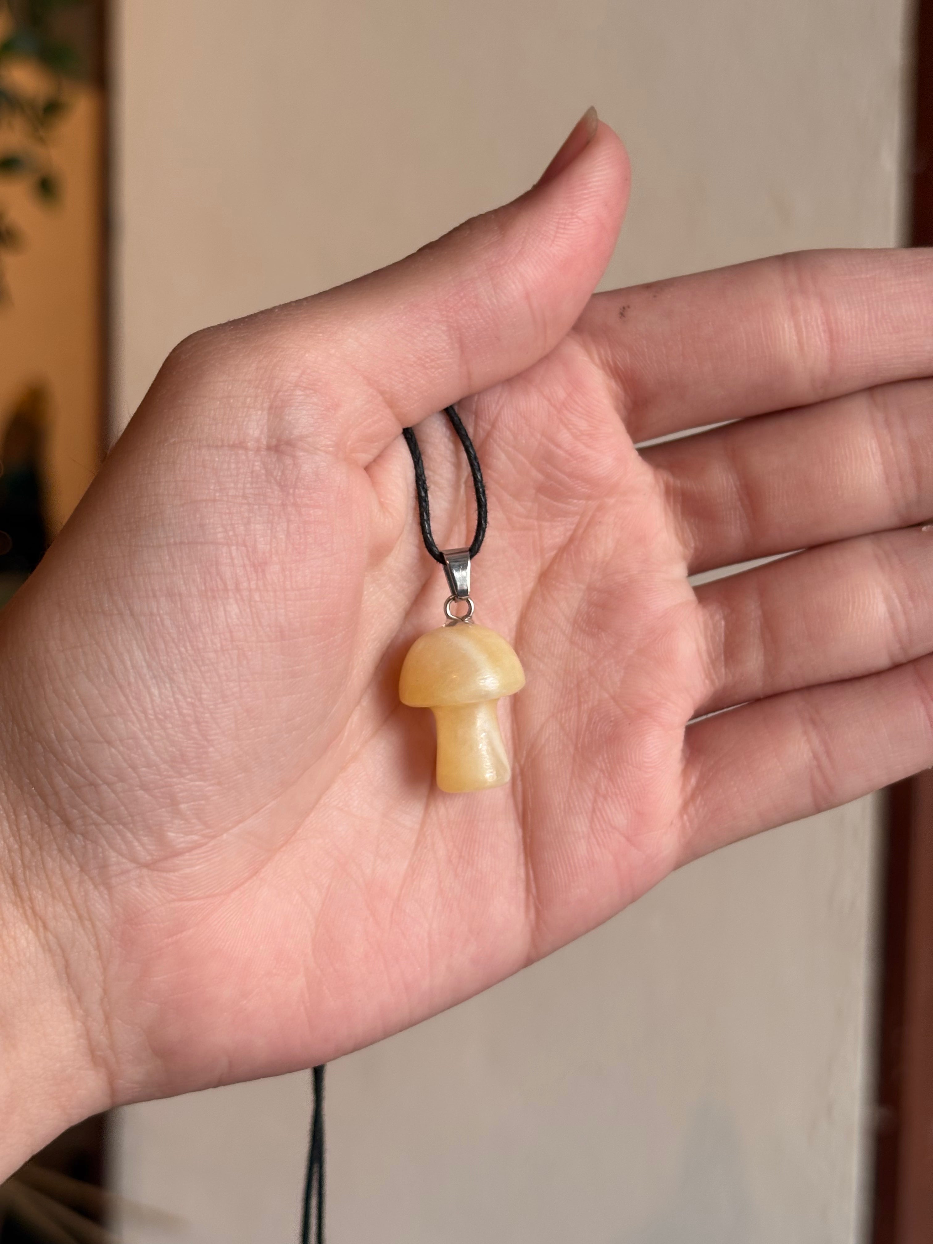 Colgante / Pendiente Hongo de Calcita Amarilla / Yellow Calcite Mushroom Pendant
