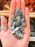Mini Tumble Piedra Luna Gris / Mini Grey Moonstone Tumble