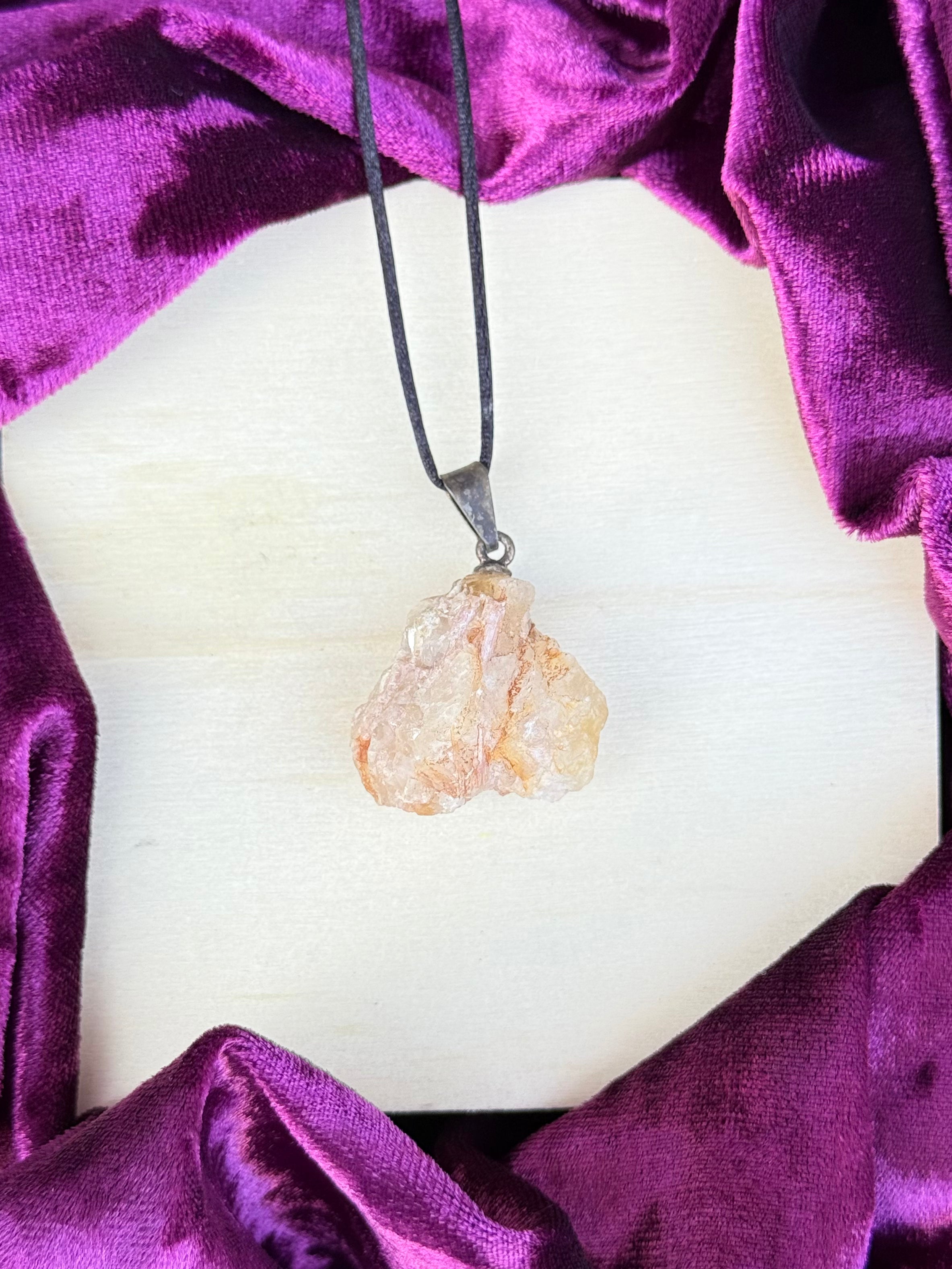 Pink Tourmaline in Matrix Pendant / Colgante de Turmalina Rosada en Matriz